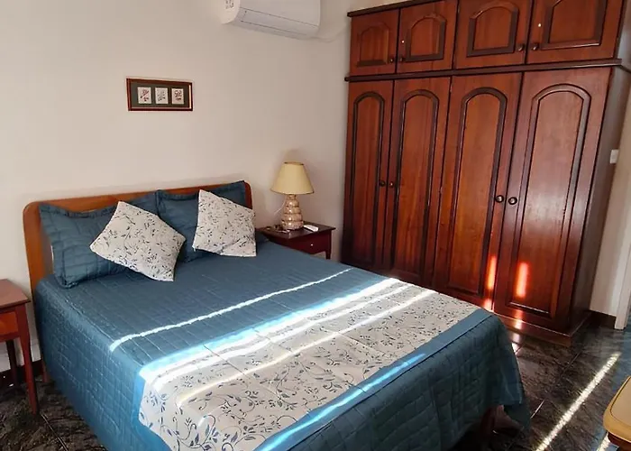 Localização Imbatível! A 98m da Praia do Forte com Conforto, Ar-Condicionado e Estacionamento! Cabo Frio