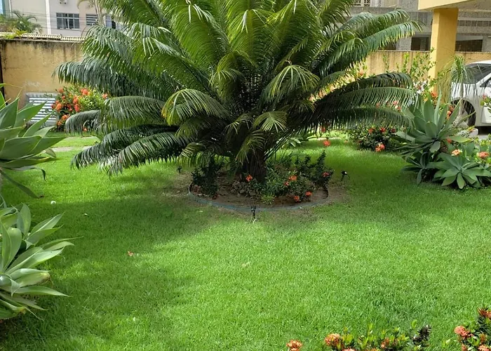 Localização Imbatível! A 98m da Praia do Forte com Conforto, Ar-Condicionado e Estacionamento! Cabo Frio